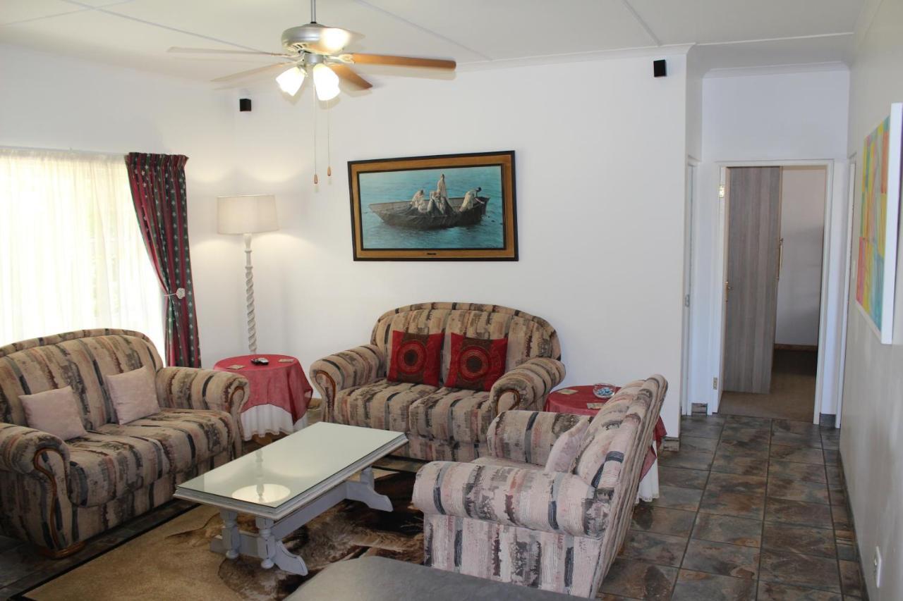 Van Biljon Cottage No Loadshedding เอาท์สโฮร์น ภายนอก รูปภาพ