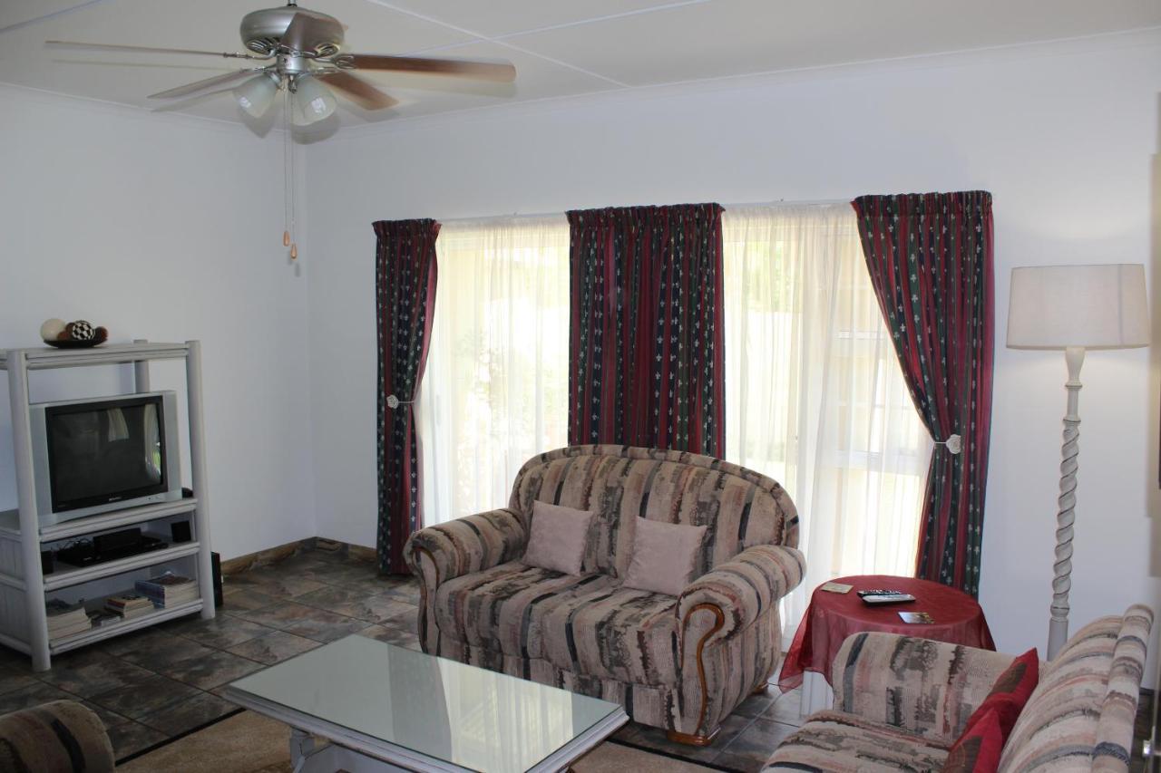 Van Biljon Cottage No Loadshedding เอาท์สโฮร์น ภายนอก รูปภาพ